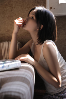 董洁反穿瑜伽裤直播被疑擦边